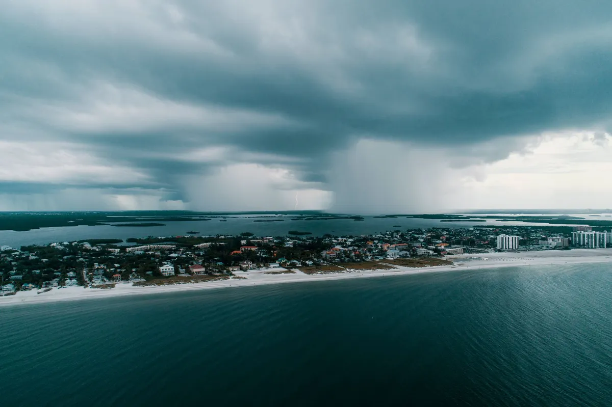 hurricane approaching coastline