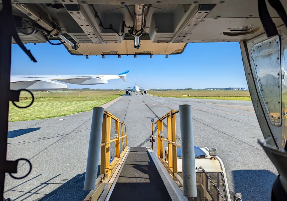 cargo aircraft loading