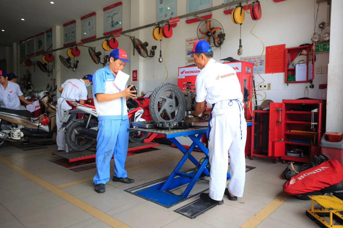 Honda dealership service center