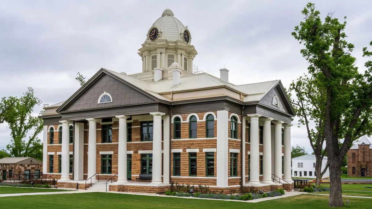 courthouse exterior view