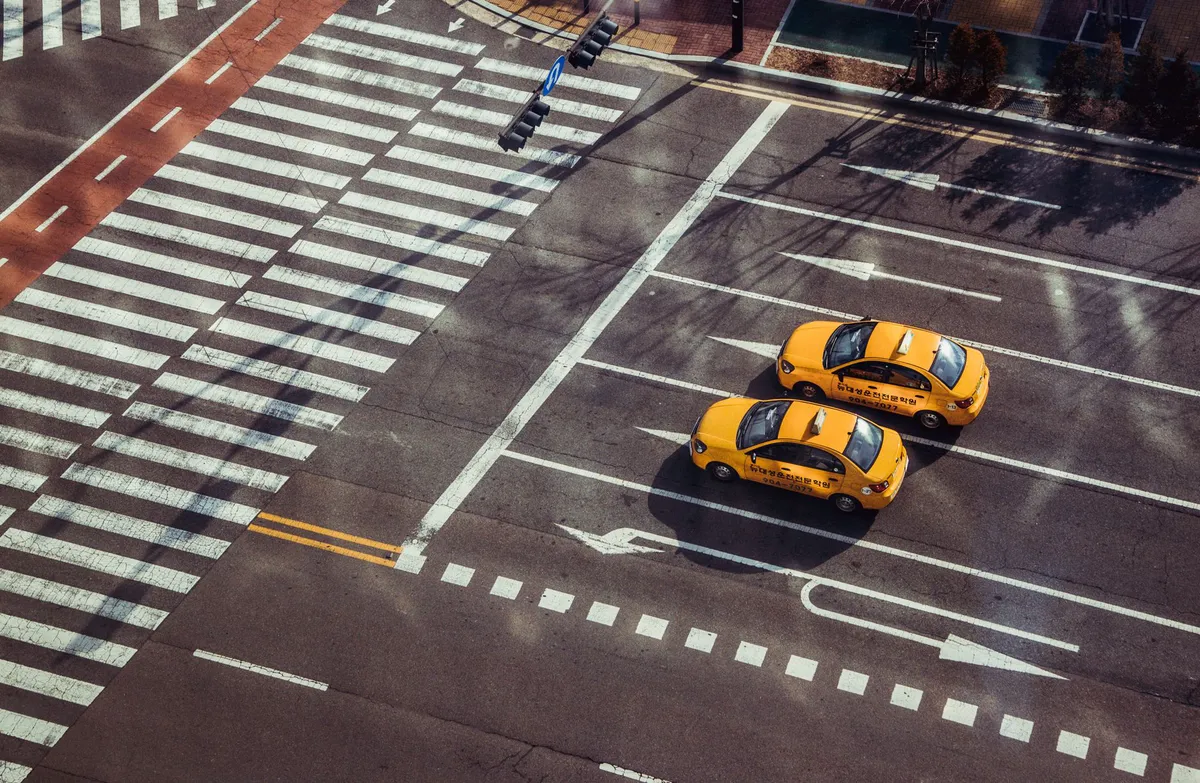 autonomous taxi in city