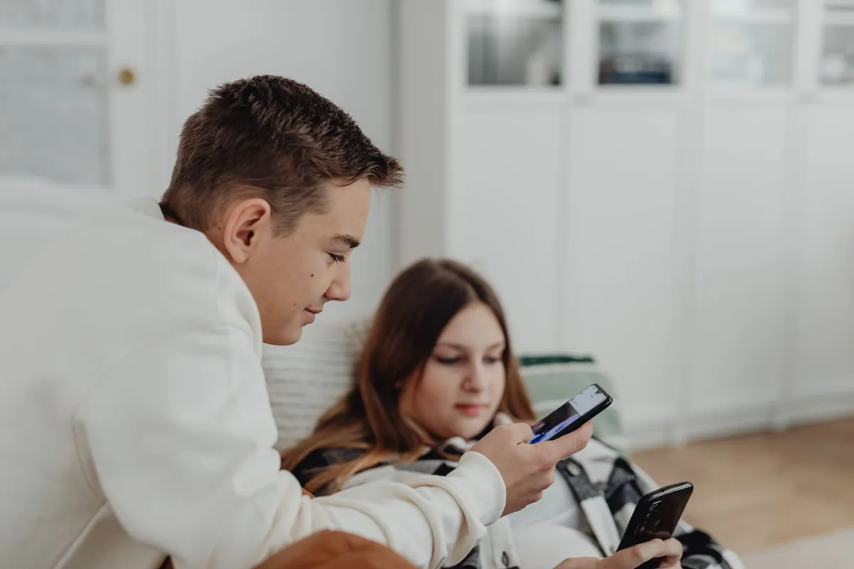 young people using social media