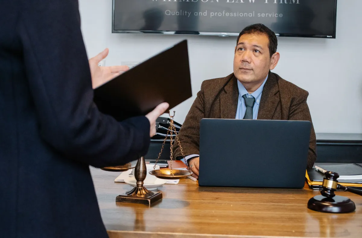 lawyer discussing case