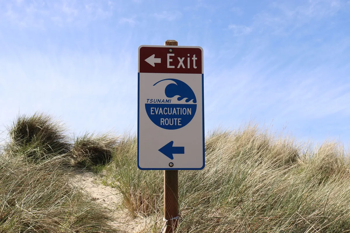hurricane evacuation route sign