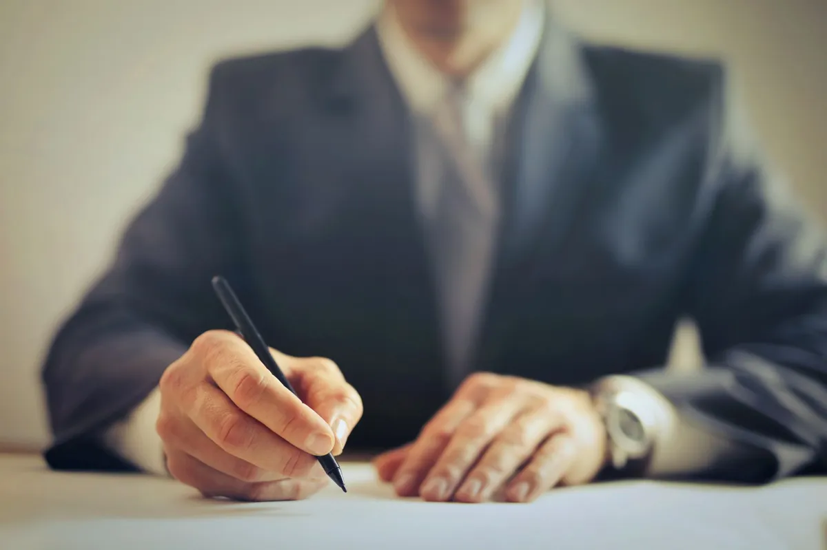 construction contract signing