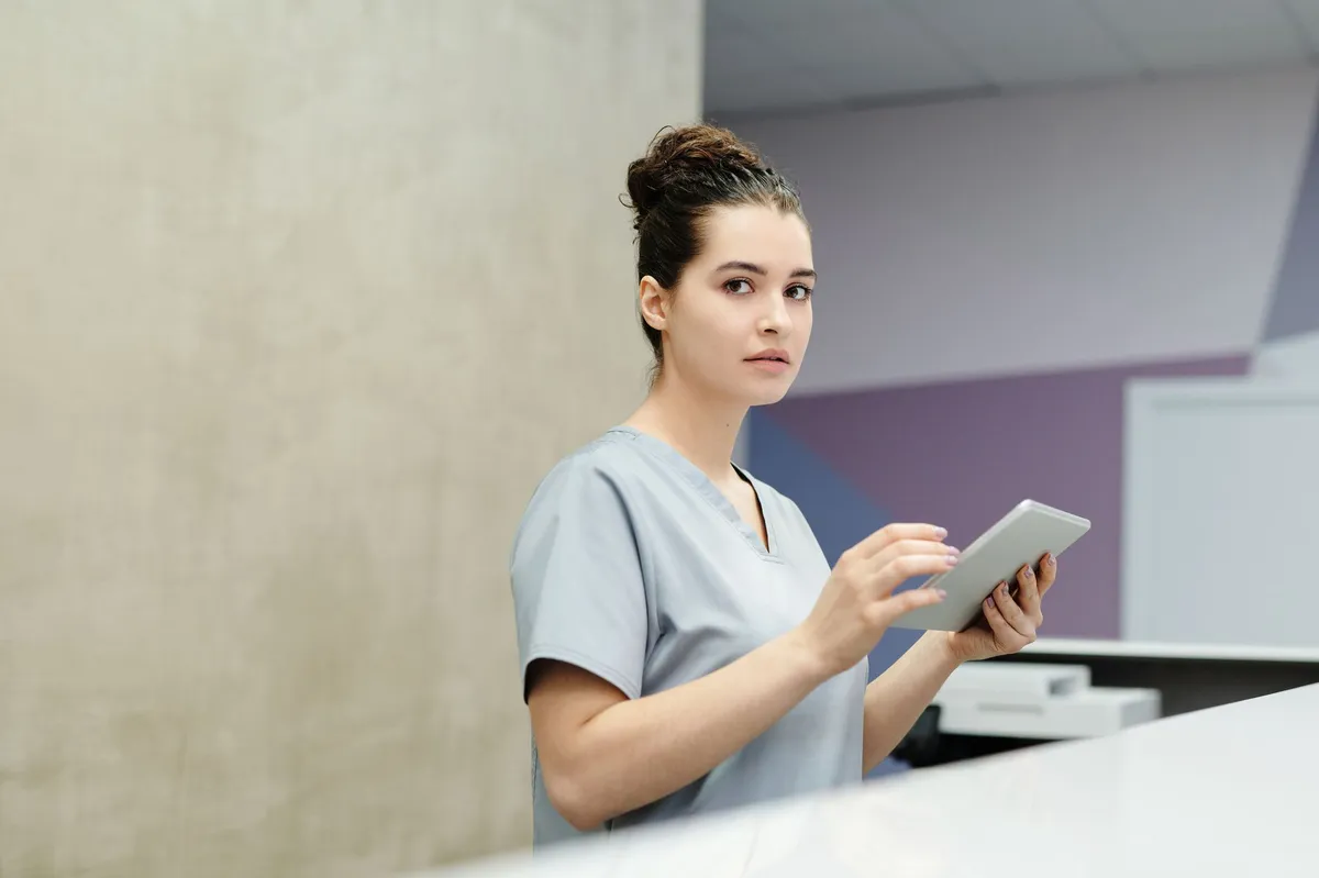 employee navigating benefits