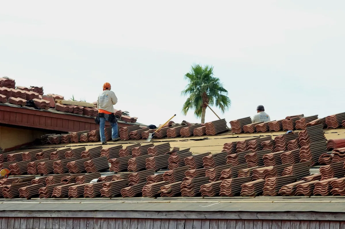 roofing contractor work