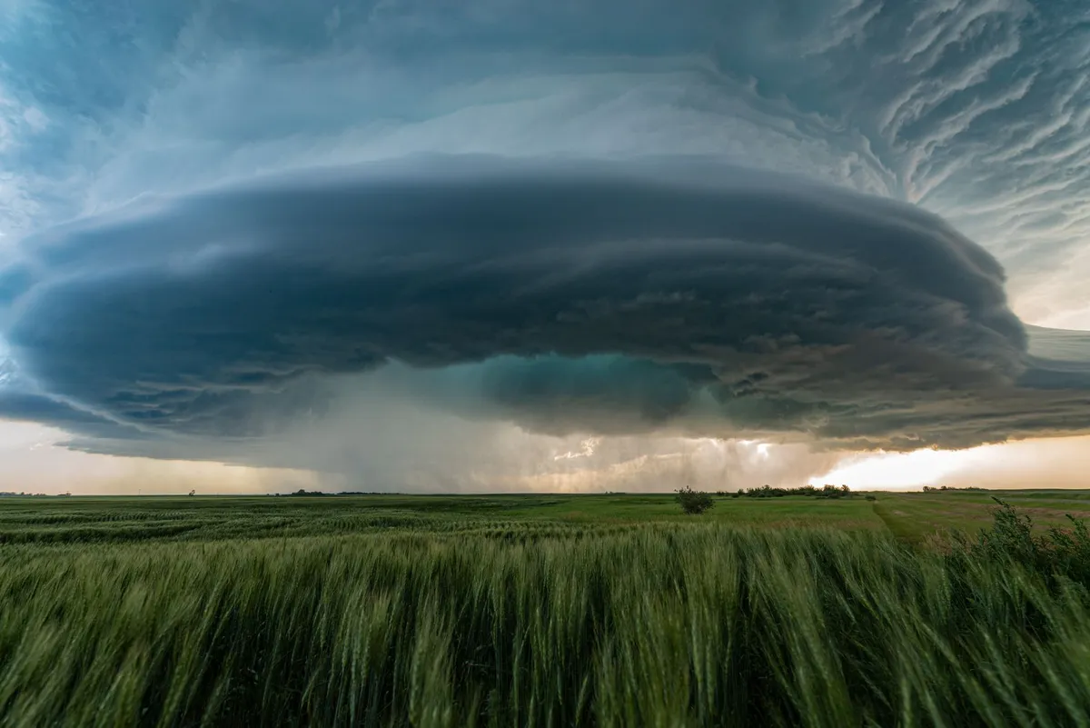 severe thunderstorm clouds