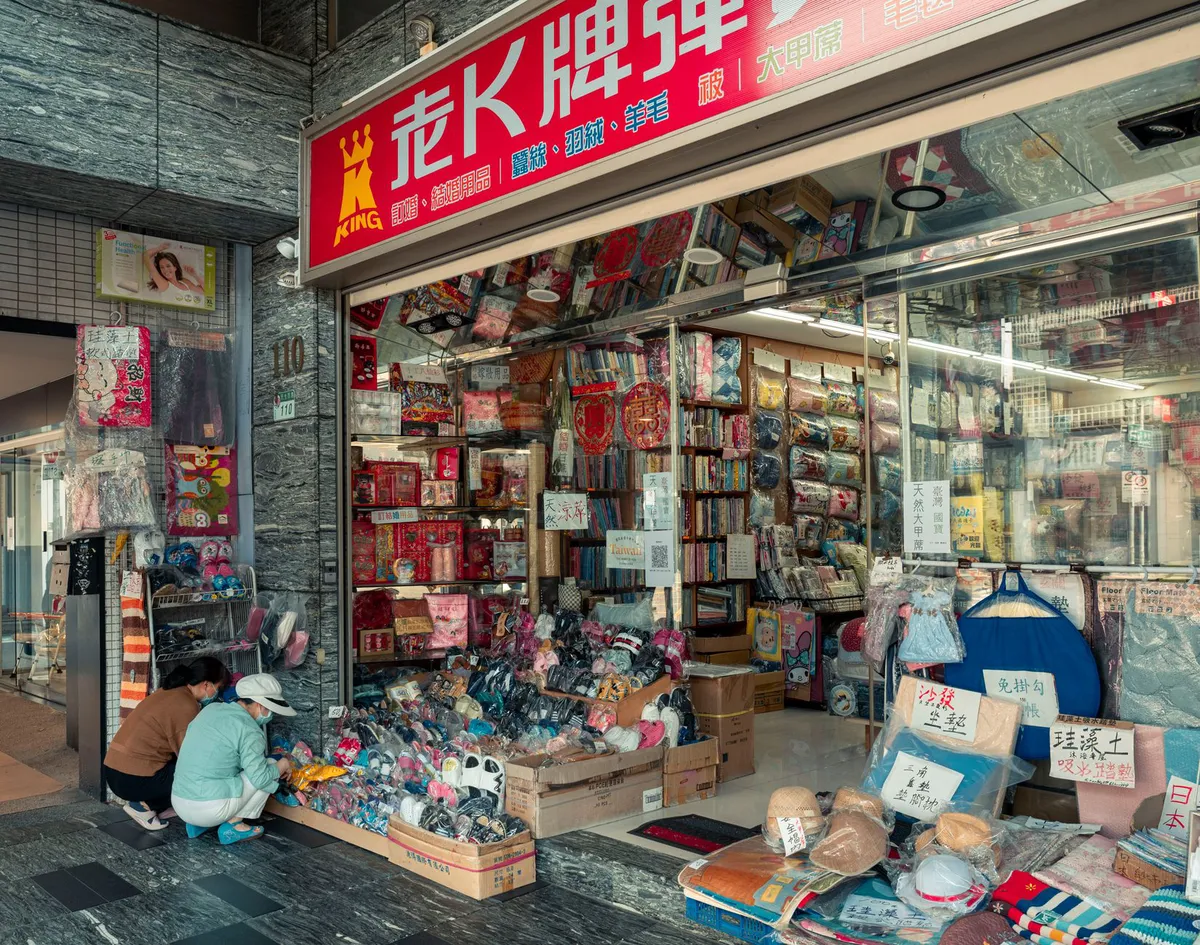 fast fashion retail scene