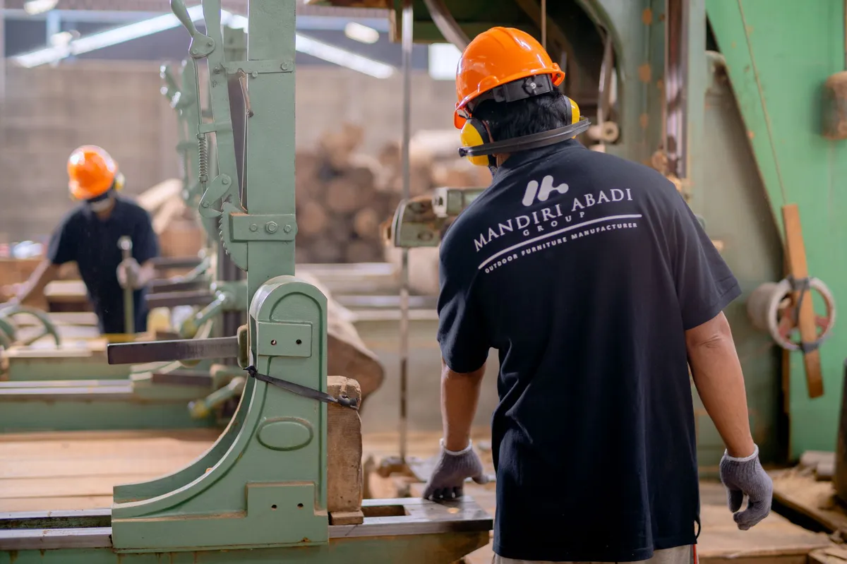 manufacturing industry workers
