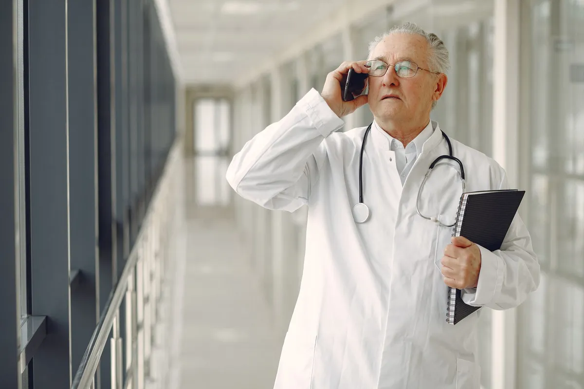senior healthcare consultation