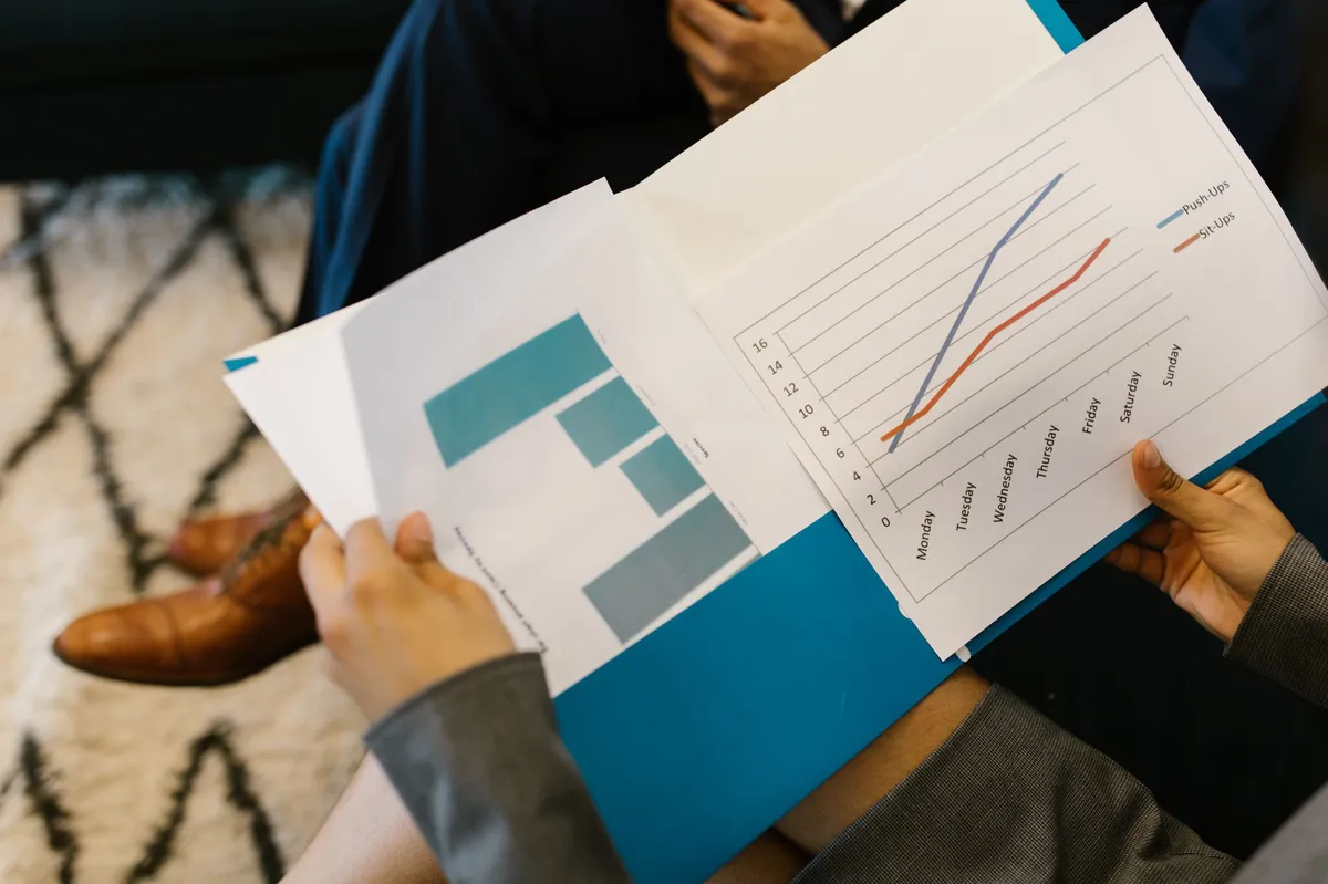 contrasting financial reports
