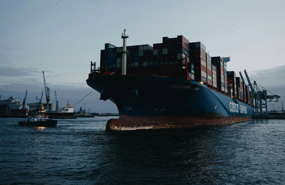 Global Shipping Faces Structural Risks Amid Shadow Fleet Expansion