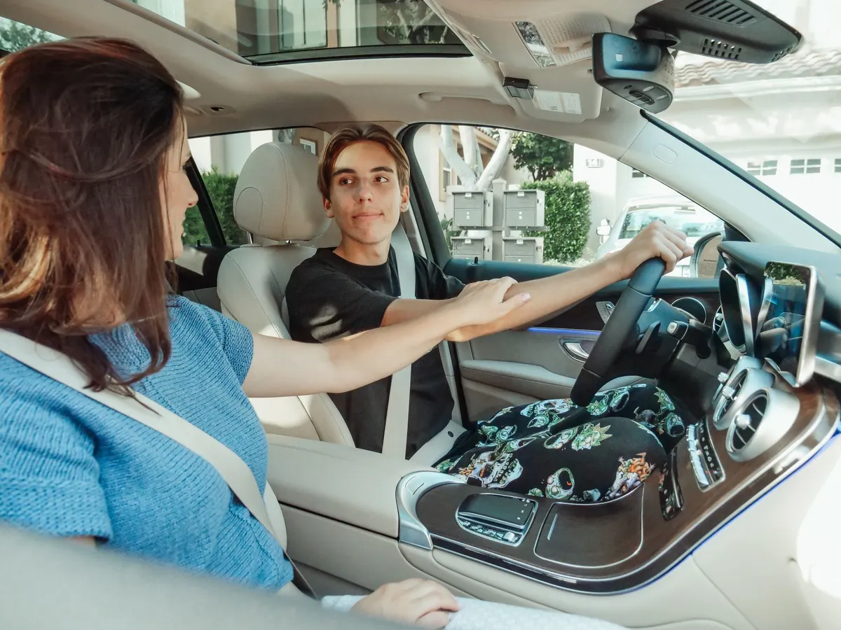 parent monitoring teen rideshare